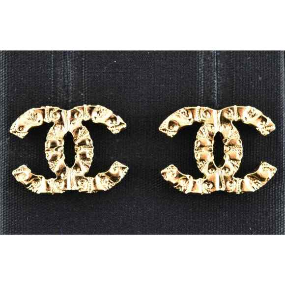 Chanel 21A Gold Interlocking CC Hammered Open Logo Drop Statement Stud Earrings - Picture 1 of 12